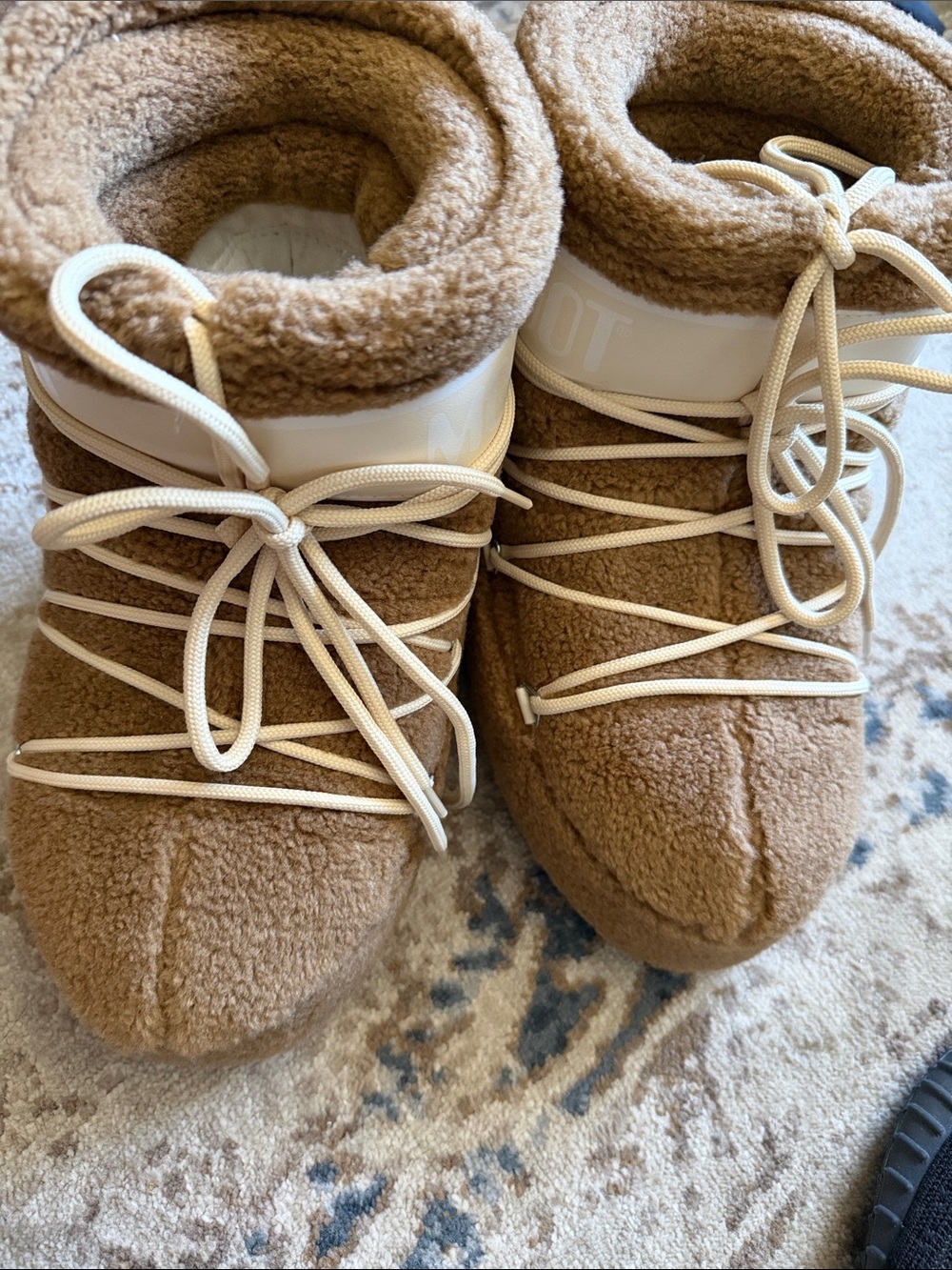 Moon Boot Kids Faux-Shearling Winter Boots in Camel with Cream Laces